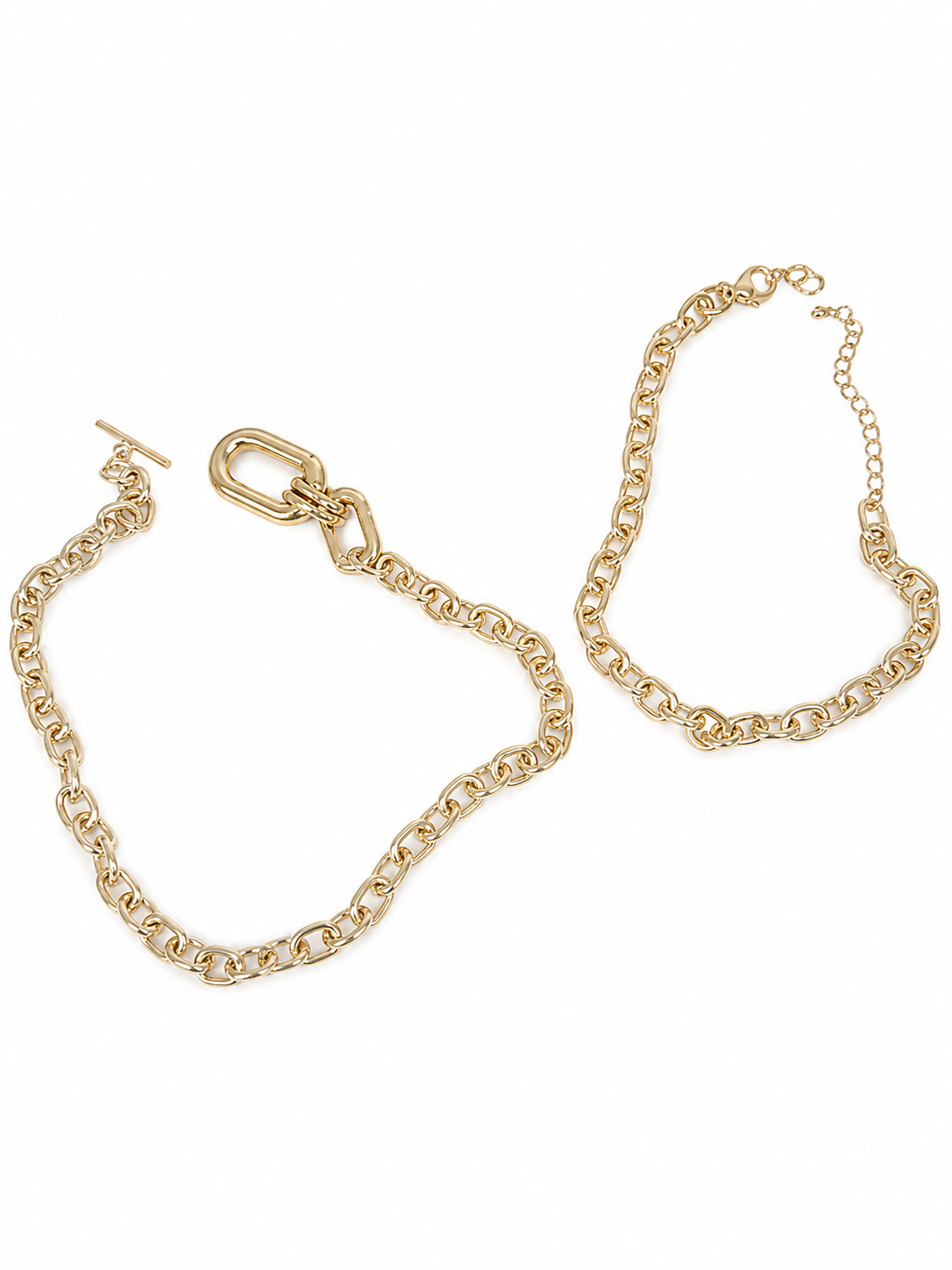 Conjunto de collares de cadena color dorado con eslabones gruesos y cierre ajustable.