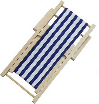 Silla de playa plegable de madera de Abaodam presenta un diseño clásico de rayas azules y blancas, ideal para casas de muñecas.