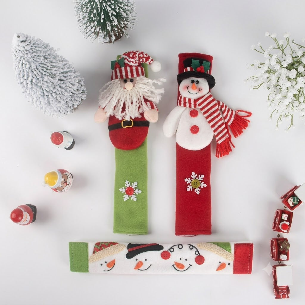 Adorno navideño de UMARDOO para manijas de refrigerador cuenta con un diseño 3D de muñeco de nieve con una bufanda roja y blanca.