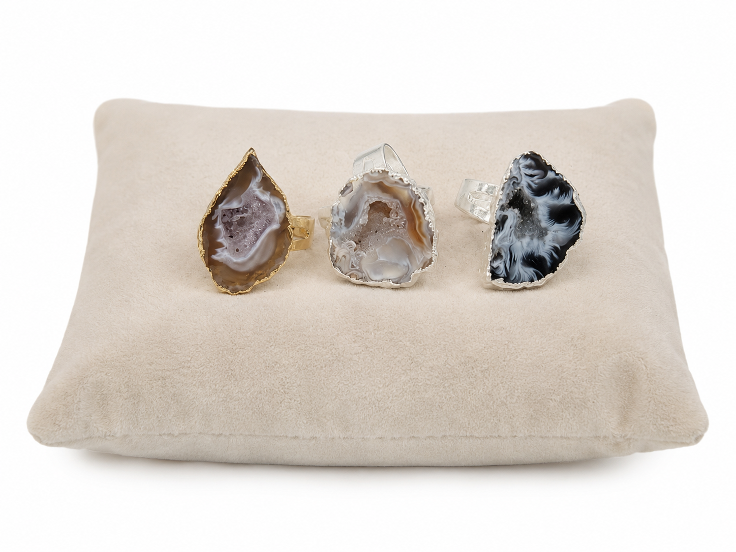 Set de 3 Anillos Ajustables con Geoda Natural Decorativa.
