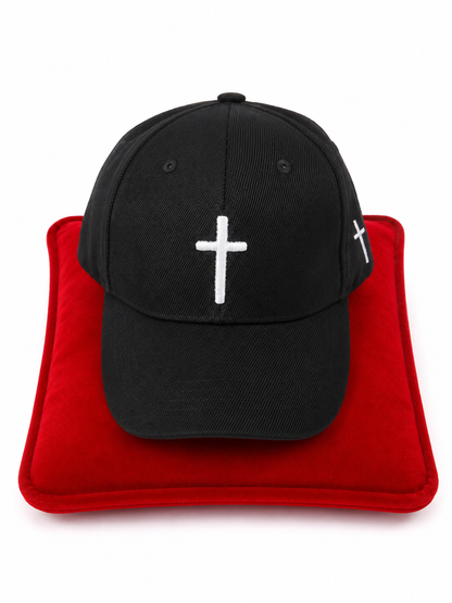 Gorra Negra con Cruz Bordada Blanca Unisex.