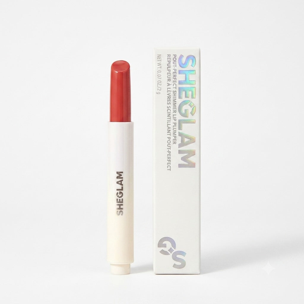 Labial sólido en barra que combina color intenso con un efecto voluminizador en el tono First Crush.