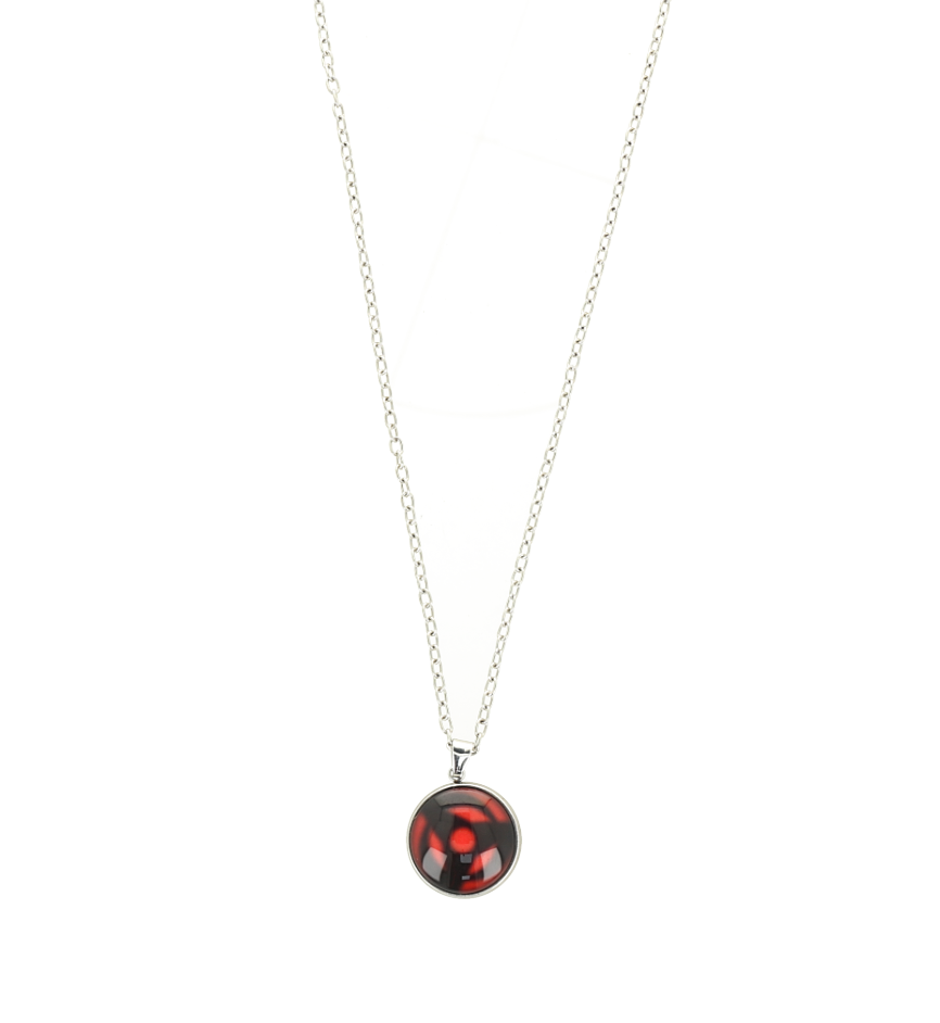 Collar con dije Mangekyou Sharingan, color silver.