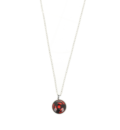 Collar con dije Mangekyou Sharingan, color silver.