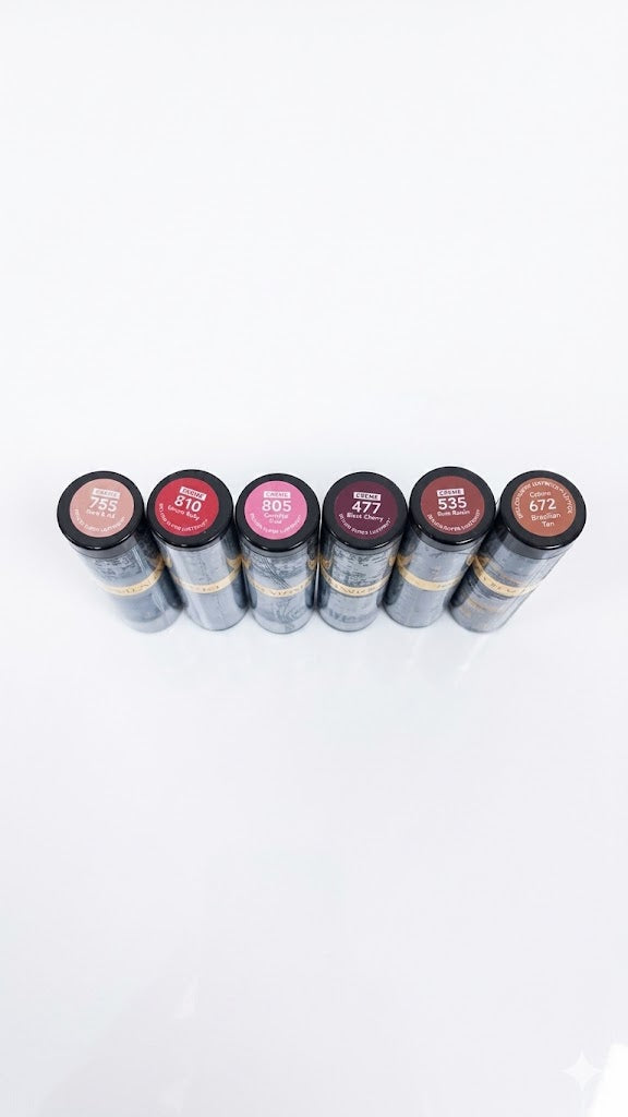 Colección que incluye varios tonos de labiales en acabado crema.