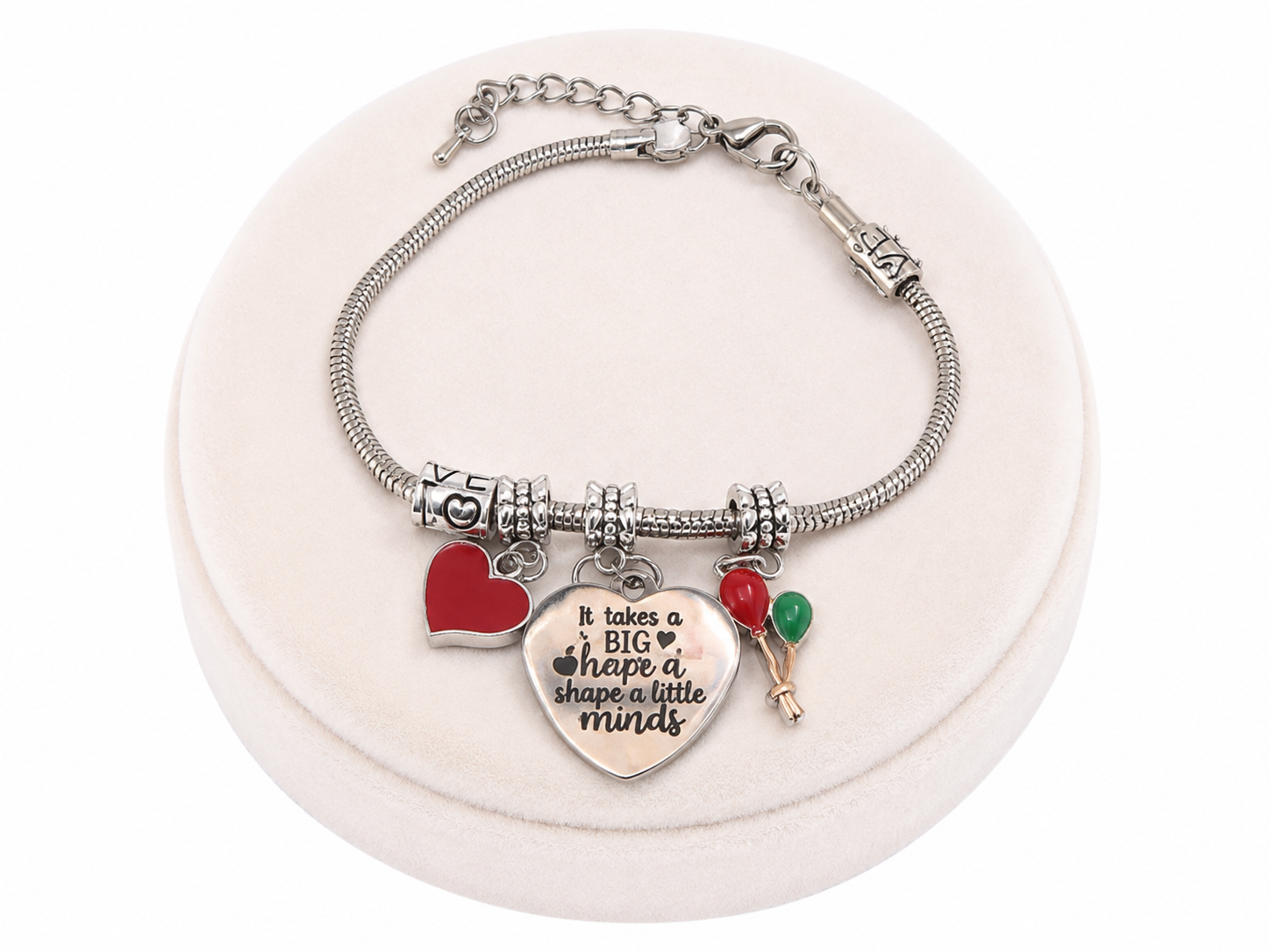 Pulsera con Dices de Corazón y Globos Color Rojo y Verde.