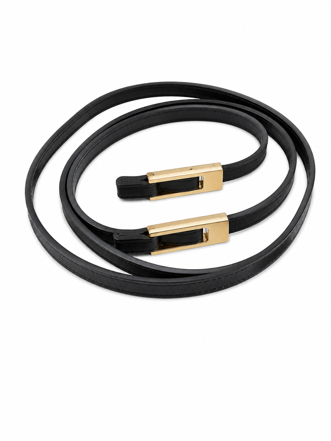 Set de 2 cinturones negros con hebillas metálicas doradas.