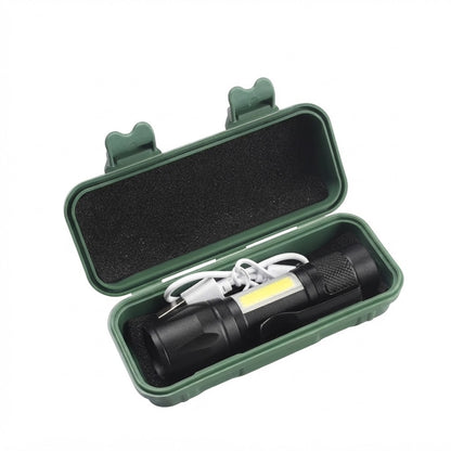 Mini linterna LED táctica recargable de doble foco con luz frontal principal y luz lateral tipo COB.