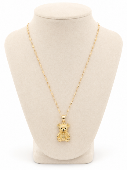 Collar con dije de oso y diseño elegante en color dorado.