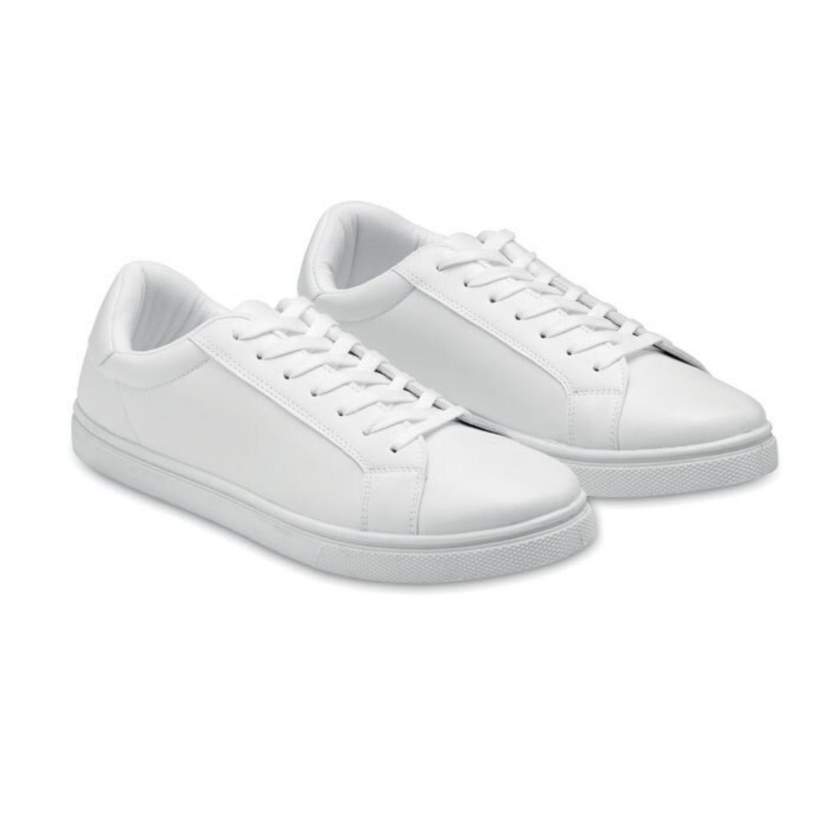 Tenis casuales blancos con cordones y suela plana, talla 41.