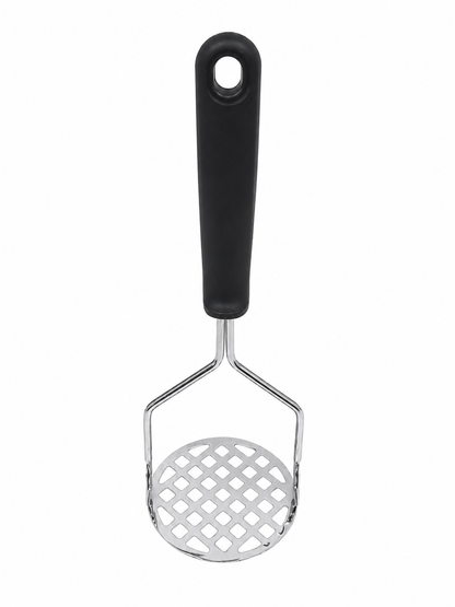 Prensador manual para papas con mango ergonómico negro y diseño redondo.