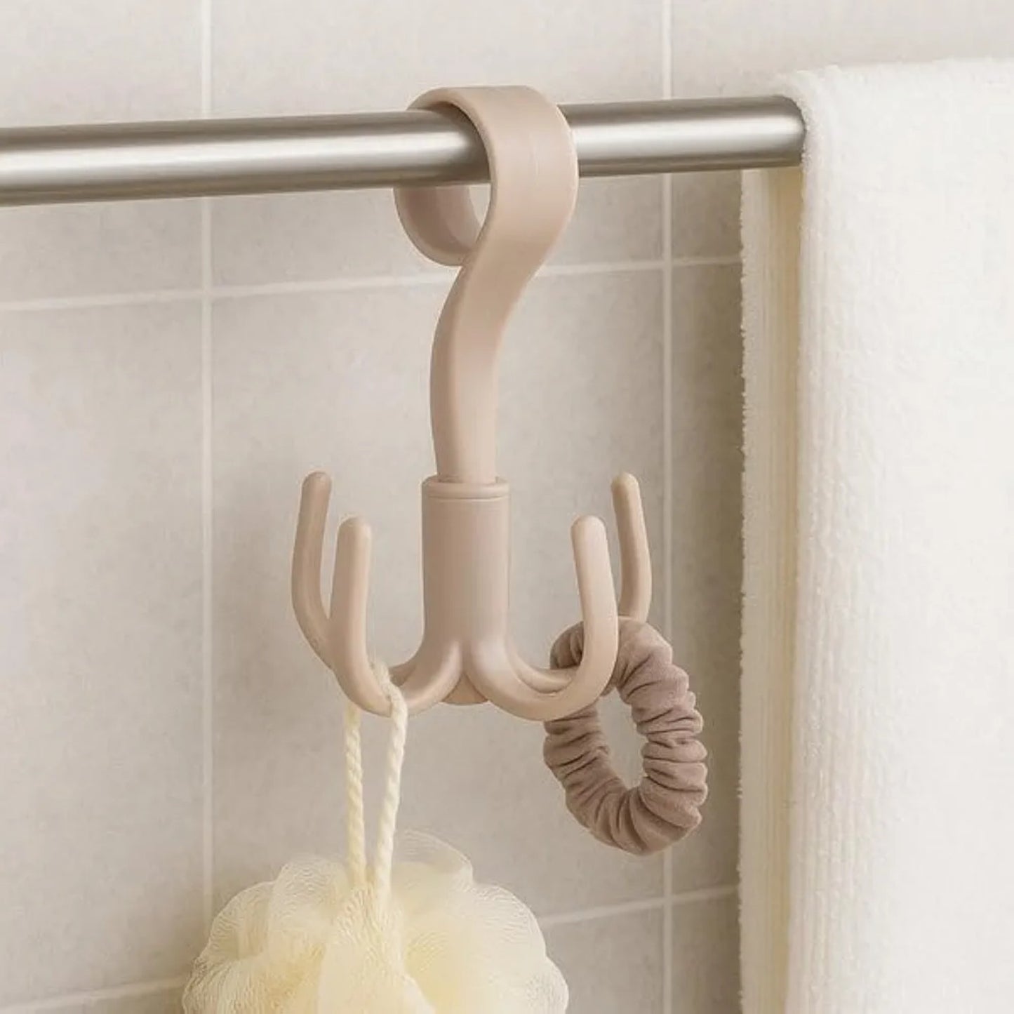 Gancho Colgador Multifuncional Giratorio de 4 Ganchos para Baño, Cocina y Organización del Hogar.