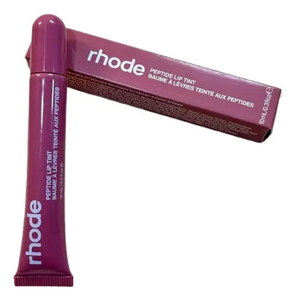 Tinte labial en un tono rosa vibrante,