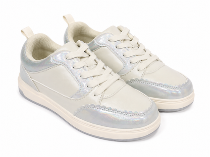 Tenis casuales infantiles color blanco con detalles iridiscentes y suela ligera, talla 22.