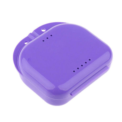 Estuche dental de color morado.