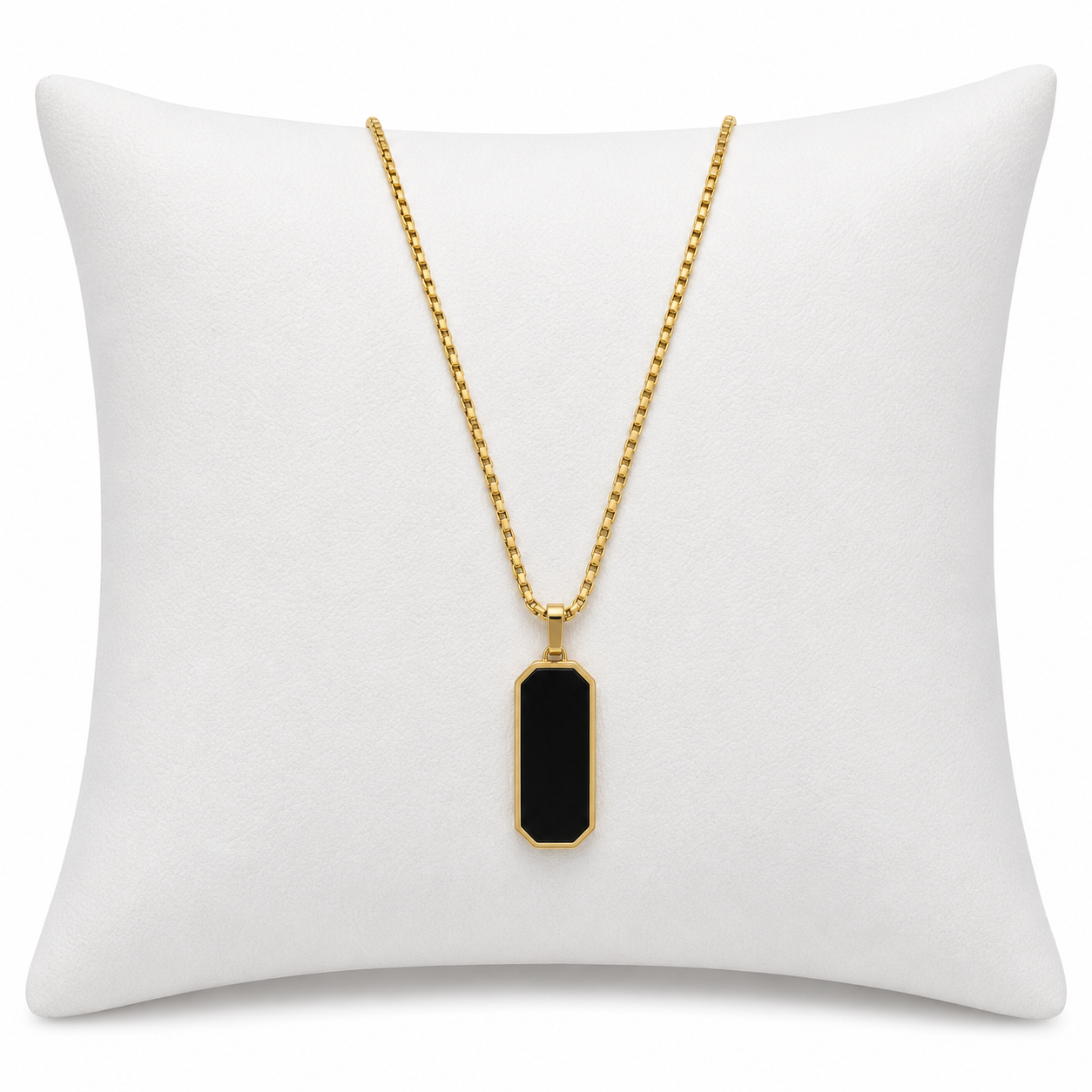 Collar con Colgante Rectangular Negro Color Dorado.