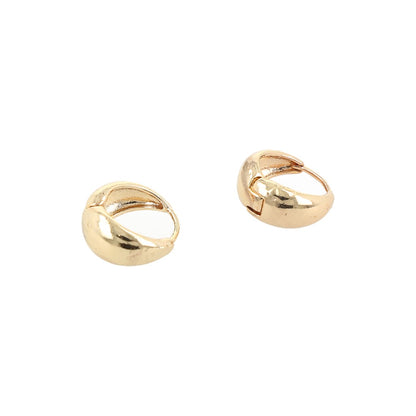 Aretes de aro estilo europeo, dorados.