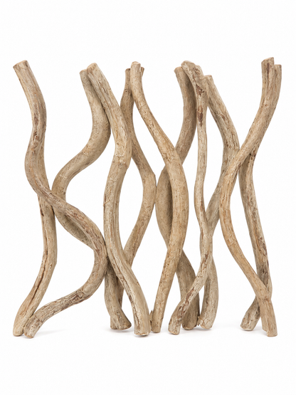 Decoración de Pared con Diseño de Ramas Entrelazadas en Acabado Rústico Natural.
