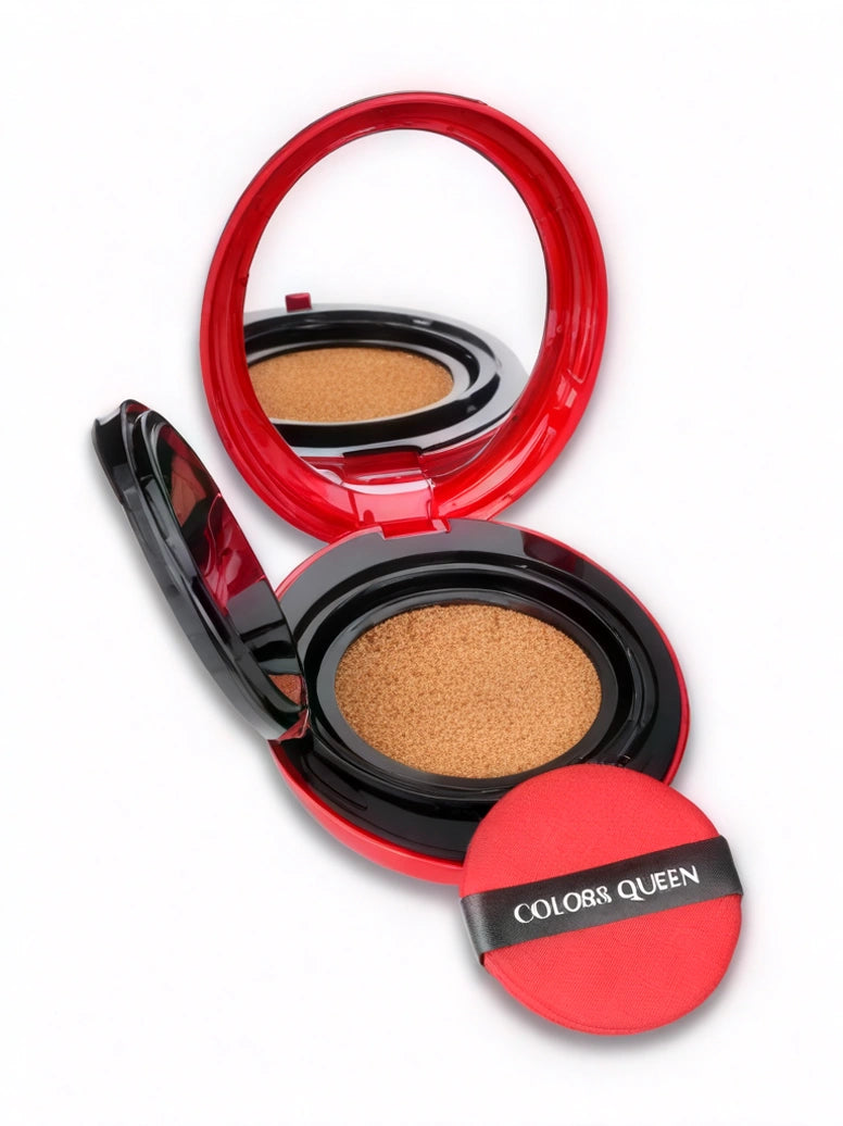 Base de maquillaje con cojín, caracterizada por su compacto color rojo brillante