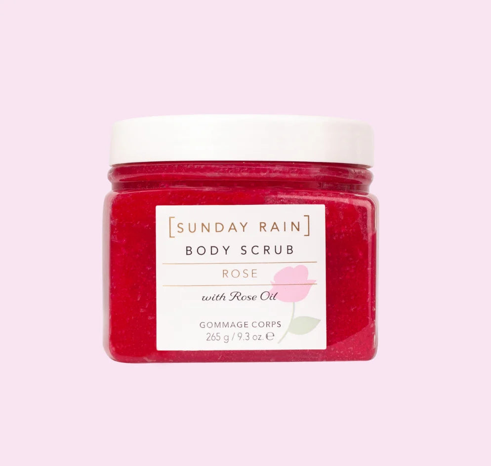 Exfoliante corporal presenta una fórmula de azúcar natural con aceite de rosa para suavizar la piel, tiene un peso neto de 265 g (9.3 oz)