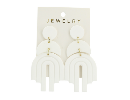 Aretes con diseño geométrico de acrílico blanco