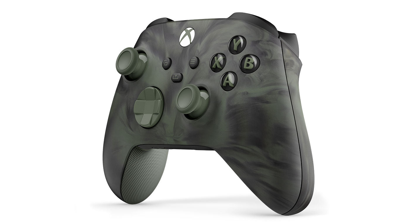 Mando inalámbrico Xbox presenta un diseño de remolinos verdes oscuros y claros exclusivo de la edición especial Nocturnal Vapor.