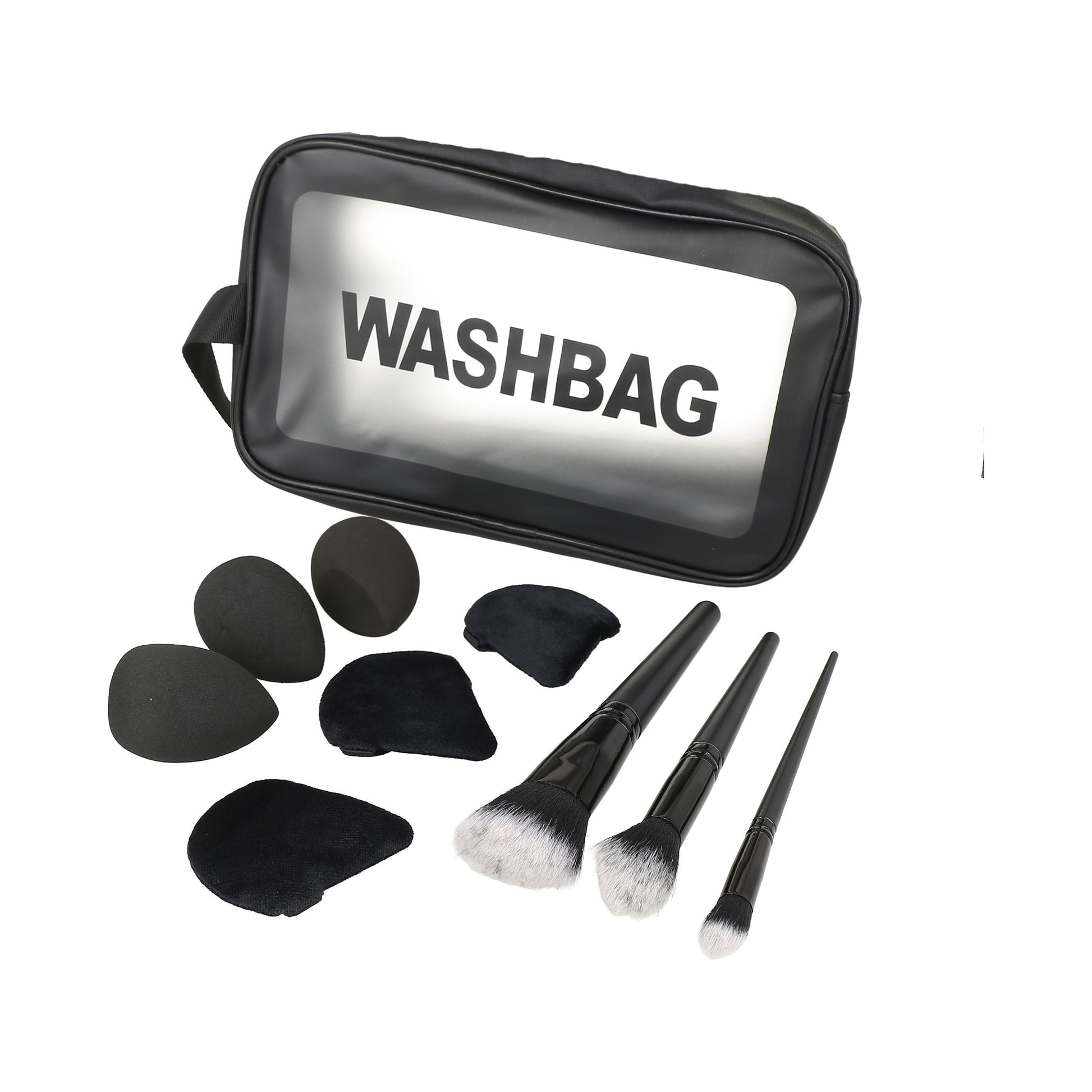 juego de brochas y esponjas de maquillaje con una bolsa de aseo transparente.