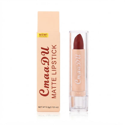 Labial mate por su elegante estuche transparente con diseño en tono nude y una barra de labios en un intenso color rojo.
