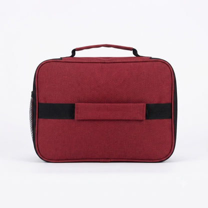 Bolsa roja se asemeja a una funda rígida de almacenamiento.