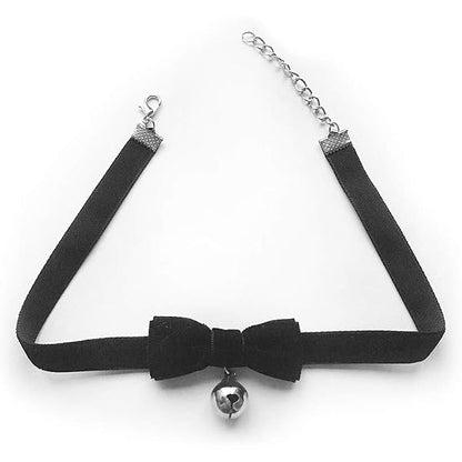 Gargantilla o collar tipo choker de terciopelo negro.