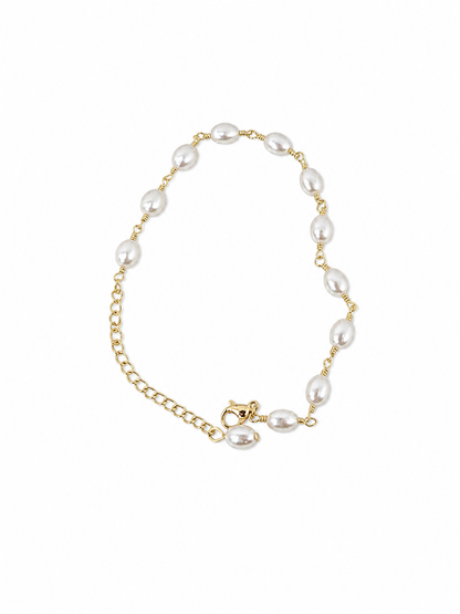 Pulsera Ajustable con Perlas Sintéticas y Cadena en Color Dorado.