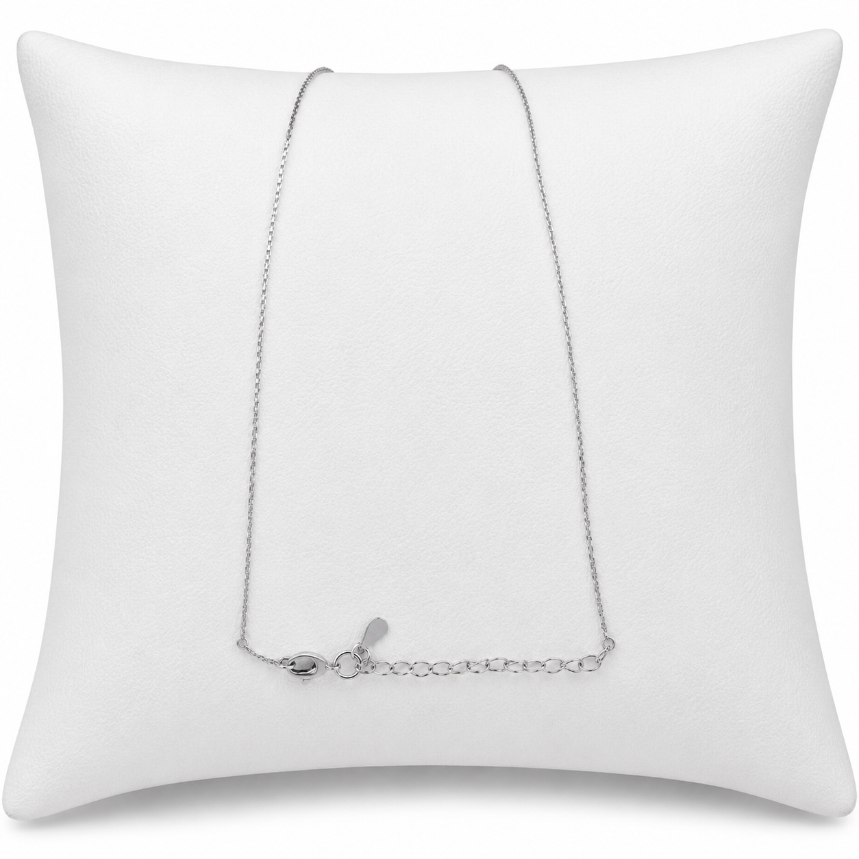 Collar Delicado Ajustable Color Plateado.