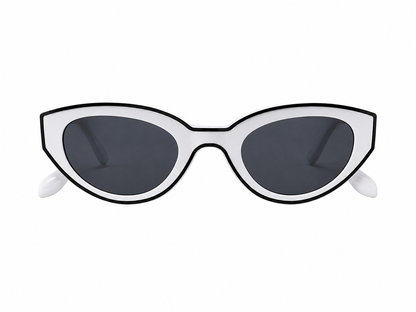 Gafas de sol estilo cat eye con montura blanca y lentes oscuros.