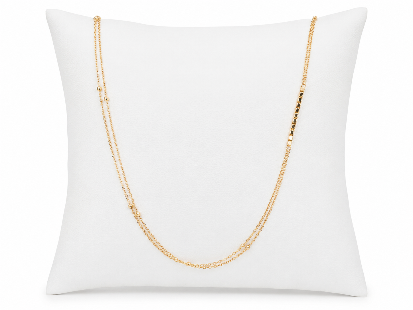 Collar Multicapa Dorado para Mujer con Cadenas Delgadas y Detalles Geométricos Ajustable.