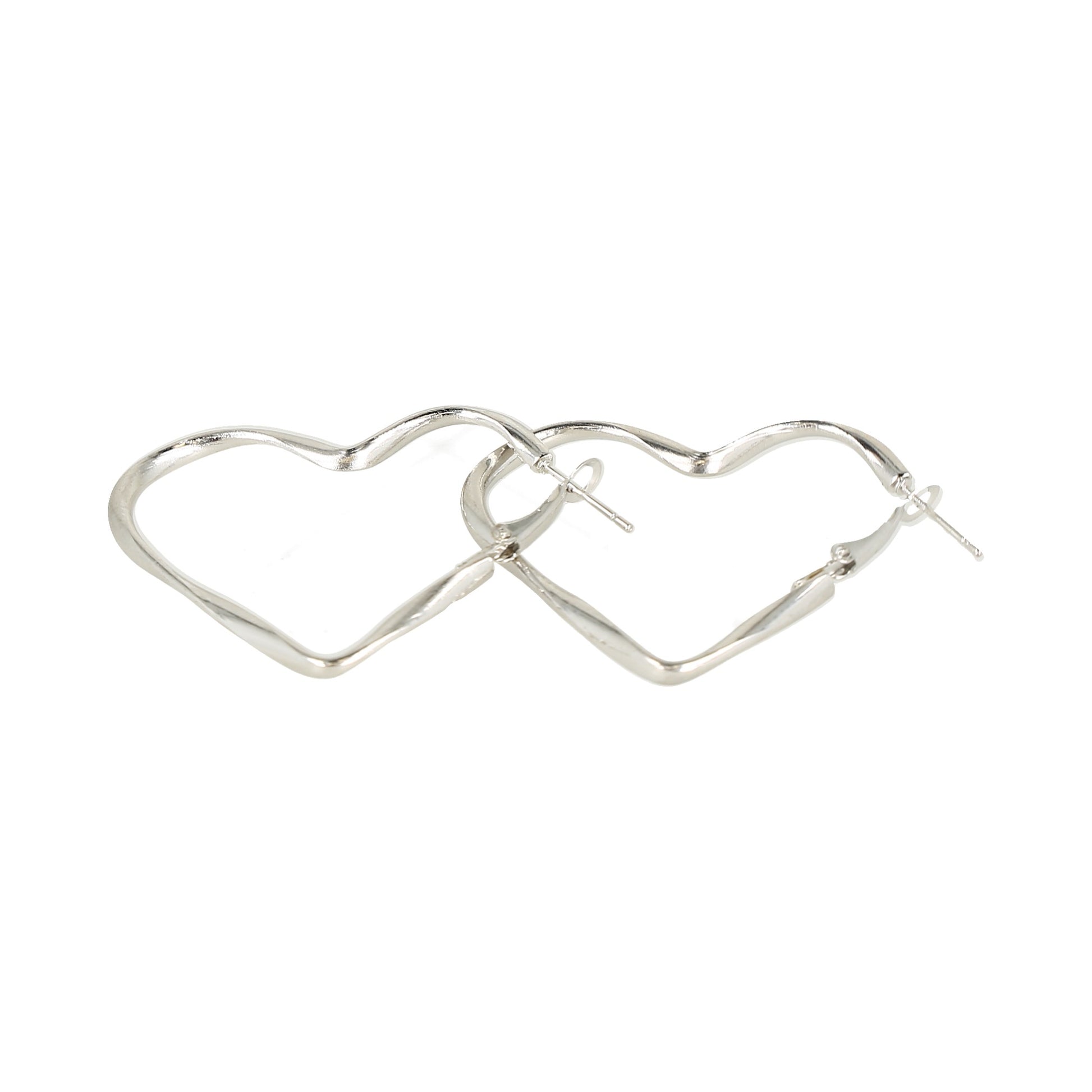 pendientes de aro con un diseño irregular y retorcido en forma de corazón