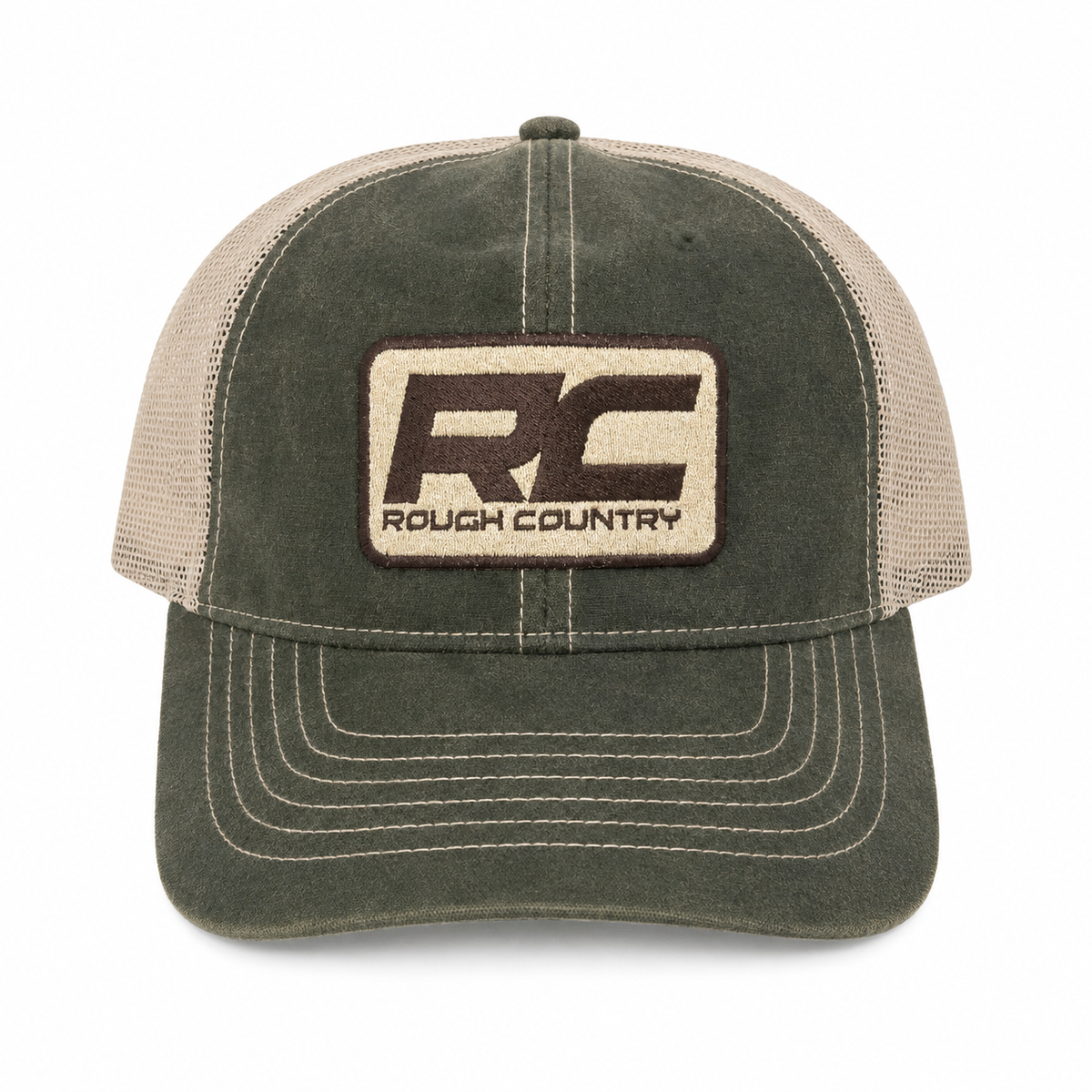Gorra Estilo Trucker Verde Oliva con Paneles de Malla Beige y Parche Bordado Frontal.