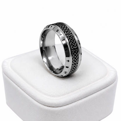 Anillo Plateado con Diseño Trenzado Negro y Grabados Decorativos, Talla 9.