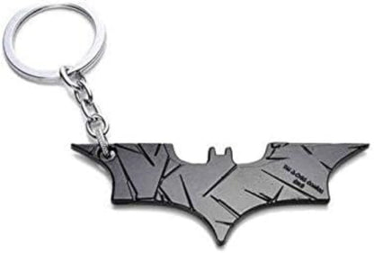 Llavero Metálico Negro con Diseño de Batarang y Anillo para Llaves.