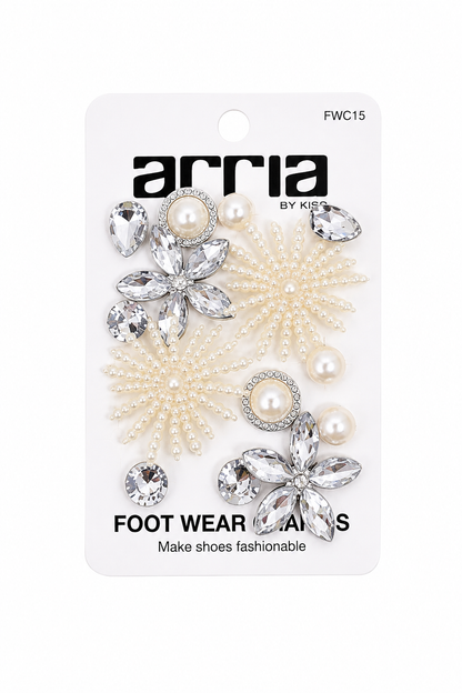 Set de dijes decorativos para calzado con perlas y piedras brillantes en diseño floral.