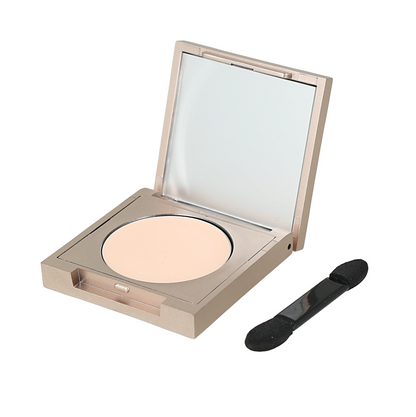 Corrector de ojeras en crema compacto.