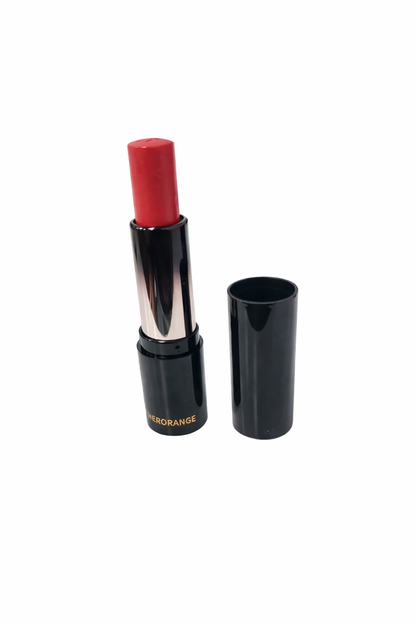 lápiz labial hidratante o bálsamo en el Tono 03.