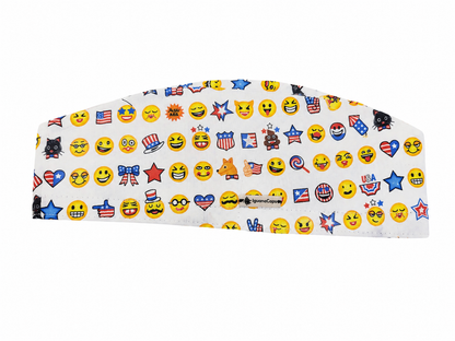 Gorro quirúrgico blanco con estampado de emojis y diseños patrióticos.