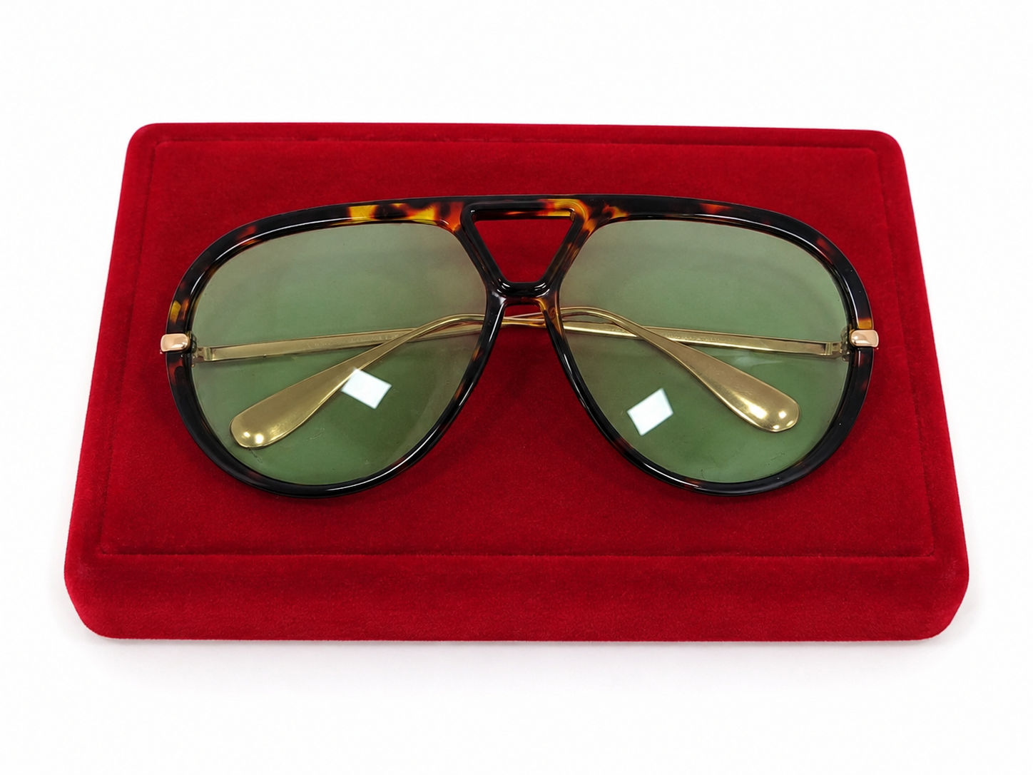 Gafas de Sol Aviador Retro con Lentes Verdes y Montura Carey.