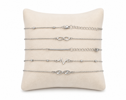 Set de 5 Pulseras de Cadena Plateadas con Diseños Minimalistas.