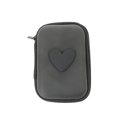 Bolsa de almacenamiento con forma de corazón para cargadores y cables.