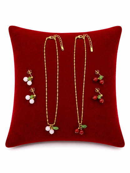 Set de Collares y Aretes con Diseño de Cereza en Color Dorado, 4 Piezas.