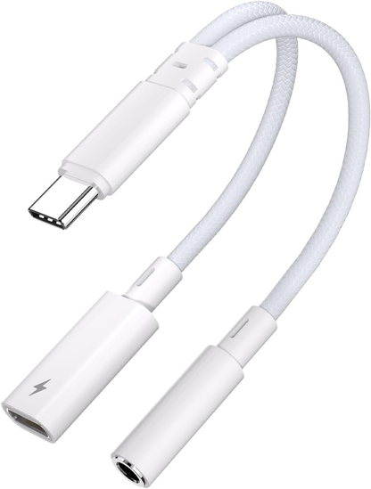 Adaptador 2 en 1 de USB-C a Lightning que permite cargar dispositivos y escuchar audio simultáneamente.