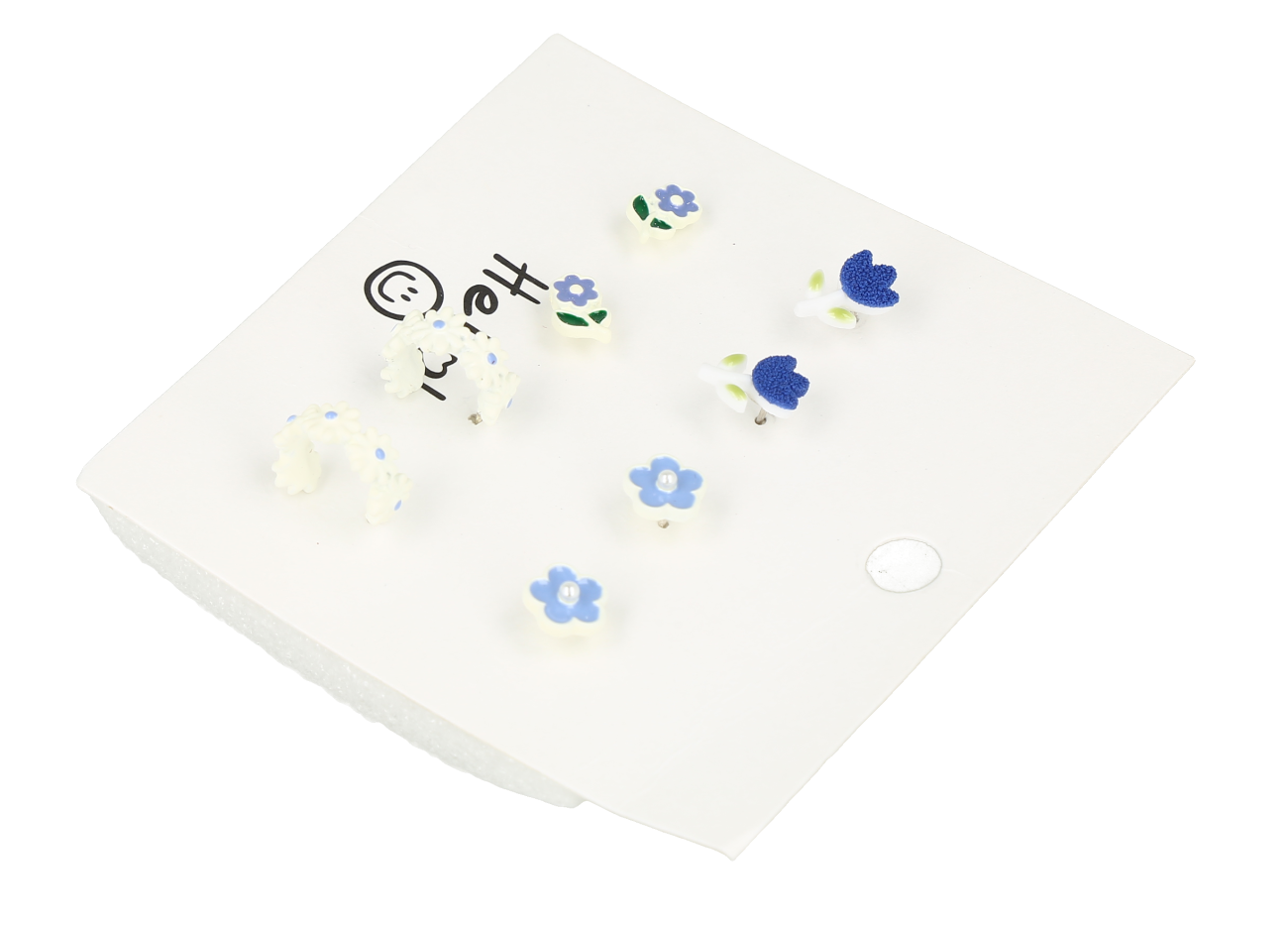 set de pendientes con diseños de flores.