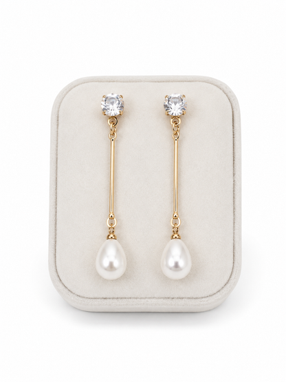 Aretes Colgantes con Cristal Transparente y Gota Color Blanco.