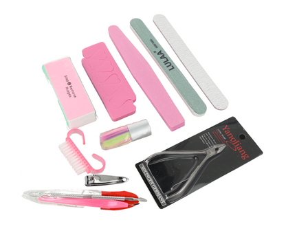 Kit de herramientas esenciales para el cuidado de uñas en casa.